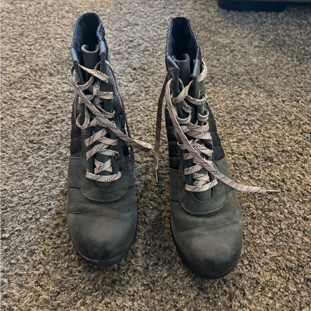 Sorel Women's Gray Lace Up Boots